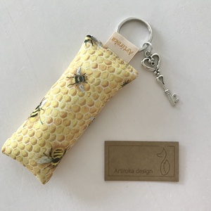 Méhecske, méhkaptár mintás, egyedi kulcstartó, vintage kulcs dísszel - Anyák napja - Artiroka design - táska & tok - kulcstartó & táskadísz - Meska.hu Méhecske, méhkaptár mintás, egyedi kulcstartó, vintage kulcs dísszel - Anyák napja - Artiroka design - táska & tok - kulcstartó & táskadísz - Meska.hu