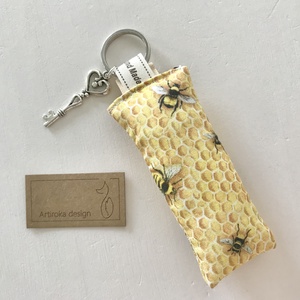 Méhecske, méhkaptár mintás, egyedi kulcstartó, vintage kulcs dísszel - Anyák napja - Artiroka design - táska & tok - kulcstartó & táskadísz - Meska.hu Méhecske, méhkaptár mintás, egyedi kulcstartó, vintage kulcs dísszel - Anyák napja - Artiroka design - táska & tok - kulcstartó & táskadísz - Meska.hu