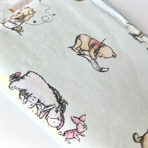 Micimackó, Füles és Malacka mintás, pasztell zöld színű irattartó pénztárca, neszesszer - Winnie de Pooh  - táska & tok - pénztárca & más tok - pénztárca - Meska.hu