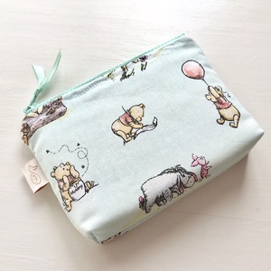 Micimackó, Füles és Malacka mintás, pasztell zöld színű irattartó pénztárca, neszesszer - Winnie de Pooh  - táska & tok - pénztárca & más tok - pénztárca - Meska.hu