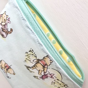 Micimackó, Füles és Malacka mintás, pasztell zöld színű irattartó pénztárca, neszesszer - Winnie de Pooh  - táska & tok - pénztárca & más tok - pénztárca - Meska.hu