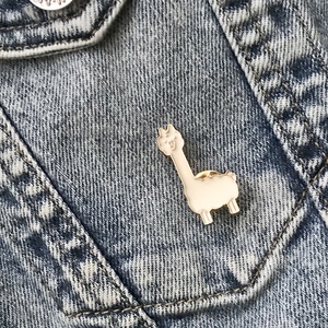 Láma mintás kitűző  - Mesedoboz - ékszer - kitűző és bross - kitűző - Meska.hu