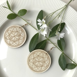 Természetes fa fülbevaló, mandala mintás  - Mesedoboz, Ékszer, Fülbevaló, Lógós kerek fülbevaló, Ékszerkészítés, MESKA