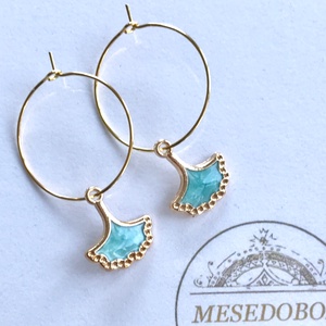 Ginkgo falevél karika fülbevalón,  türkiz színben - Mesedoboz - ékszer - fülbevaló - karika fülbevaló - Meska.hu