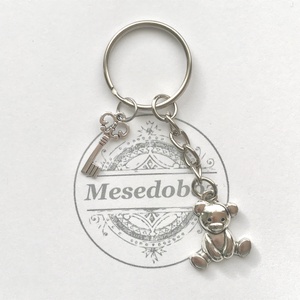 Mackó kulcstartó kulcs medállal  - Mesedoboz - táska & tok - kulcstartó & táskadísz - kulcstartó - Meska.hu