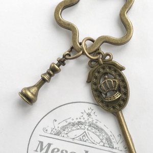 Sakk, királynő figura kulcstartó  - Mesedoboz - Meska.hu