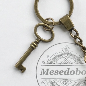 Vespa motor kulcstartó, Vintage kulcs medállal  - Mesedoboz - táska & tok - kulcstartó & táskadísz - kulcstartó - Meska.hu