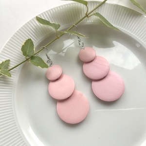 Fából készült rózsaszínű fülbevaló , Ékszer, Fülbevaló, Lógó csepp fülbevaló, Ékszerkészítés, MESKA