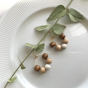 Natúr, fagyöngyös,  karika fülbevaló, capuccino színben - ékszer - fülbevaló - karika fülbevaló - Meska.hu