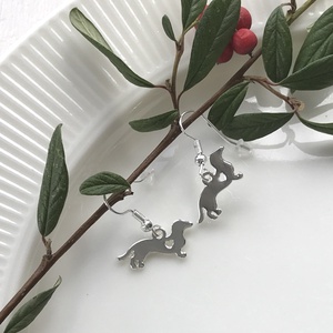 Tacskó kutyás fülbevaló, Ékszer, Fülbevaló, Lógó fülbevaló, Ékszerkészítés, MESKA