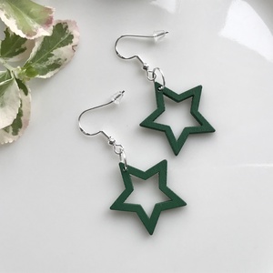 Fából készült, csillag fülbevaló több színben  - Mesedoboz - ékszer - fülbevaló - lógó fülbevaló - Meska.hu