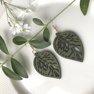 Természetes fa fülbevaló áttört levél mintás   - Mesedoboz - Meska.hu