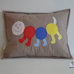 Szilvi a százlábú Puha alvópajtás - Gyermek kispárna, Játék & Sport, Ovis felszerelés, Ovis párna, kispárna, Patchwork, foltvarrás, Hímzés, MESKA