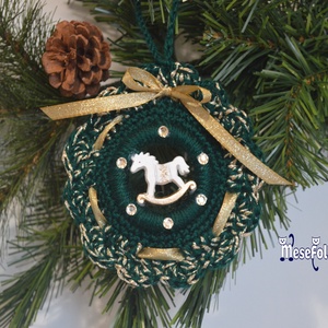 Karácsonyi koszorú (zöld - hintaló) - karácsony - karácsonyi lakásdekoráció - karácsonyfadíszek - Meska.hu