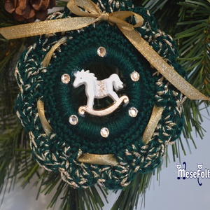 Karácsonyi koszorú (zöld - hintaló), Karácsony, Karácsonyi lakásdekoráció, Karácsonyfadíszek, Horgolás, MESKA