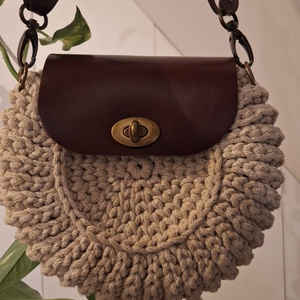 Horgolt oreo crossbody táska - táska & tok - kézitáska & válltáska - vállon átvethető táska - Meska.hu