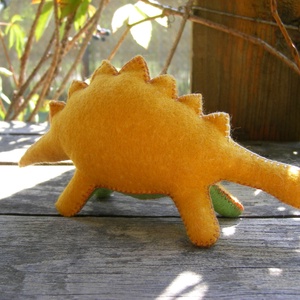 Tüskés hátú dínó -  - Meska.hu