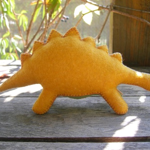 Tüskés hátú dínó -  - Meska.hu