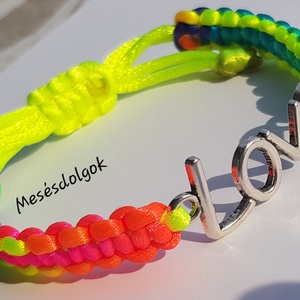 Neonparádé LOVE felirattal. Makramé fonott divatos karkötő - ékszer - karkötő - fonott karkötő - Meska.hu