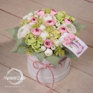 Anyák napi vegyes VIRÁGBOX  asztaldísz - otthon & életmód - dekoráció - asztal és polc dekoráció - asztaldísz - Meska.hu