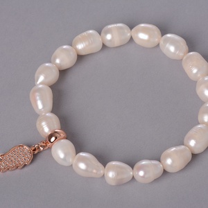 Tenyésztett édesvízi gyöngy  rosegold cirkón angyalszárnnyal  - ékszer - karkötő - gyöngyös karkötő - Meska.hu