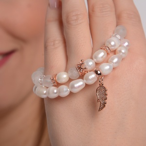 Tenyésztett édesvízi gyöngy  rosegold cirkón angyalszárnnyal  - ékszer - karkötő - gyöngyös karkötő - Meska.hu