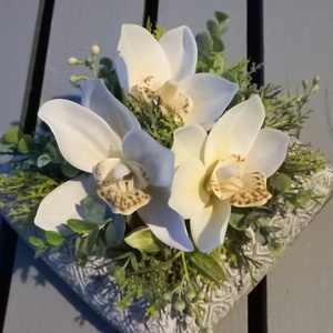 Halottak napi Orchidea sírdísz, beton kaspóban 20x20 cm - Meska.hu