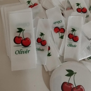 Ovis,bölcsis jel ,cseresznye varrós és öntapadós+Olivér - játék & sport - ovis felszerelés - óvodai jelek - Meska.hu