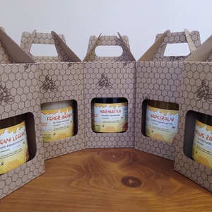 1 kg repceméz / 1 kg akácméz / 1 kg napraforgóméz / 1 kg édesköményméz / 1 kg mézharmat méhsejtmintás díszcsomagolásban - élelmiszer - méz & propolisz - Meska.hu