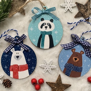 Maci, pandamaci - festett karácsonyfa dísz, Karácsony, Karácsonyi lakásdekoráció, Karácsonyfadíszek, Festészet, Festett tárgyak, MESKA