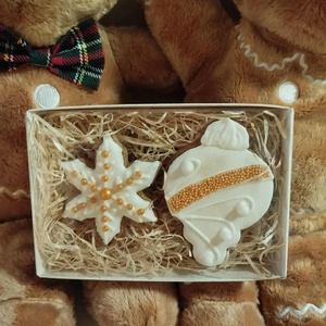 Díszdobozos karácsonyi mézeskalács, Karácsony, Karácsonyi ajándékozás, Karácsonyi képeslap, üdvözlőlap, ajándékkísérő, Mézeskalácssütés, MESKA