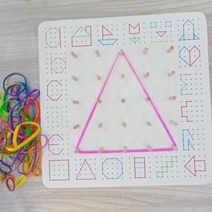 Montessori geotábla színes gumikkal � formaalkotó fejlesztőjáték - Meska.hu