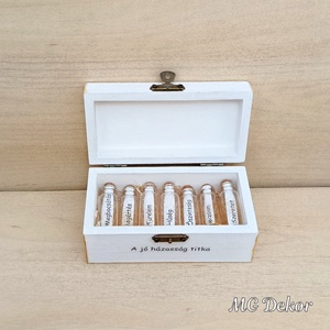 Jó házasság titka nászajándék - arany színű  - esküvő - emlék & ajándék - nászajándék - esküvői pénzátadó doboz - Meska.hu