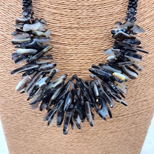 Fekete-fehér kagyló lánc - ékszer - nyaklánc - medál nélküli nyaklánc - Meska.hu