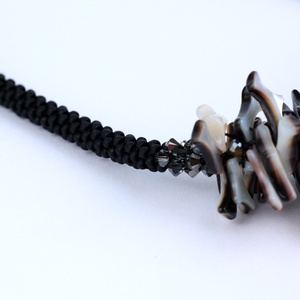 Fekete-fehér kagyló lánc - ékszer - nyaklánc - medál nélküli nyaklánc - Meska.hu