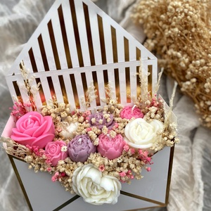 Gyertya virágbox borítékdobozban (szójagyertyából) - kézműves ajándék bármilyen alkalomra, Otthon & Életmód, Gyertya, illat, aroma, Gyertya, Gyertya-, mécseskészítés, MESKA