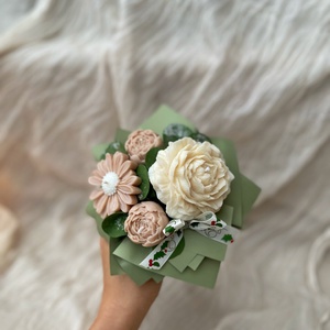 Gyertya virágbox (szójagyertyából) - kézműves ajándék bármilyen alkalomra - Meska.hu