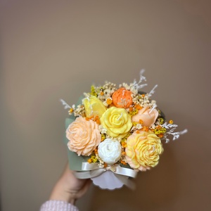 Gyertya virágbox (szójagyertyából) - kézműves ajándék bármilyen alkalomra - Meska.hu