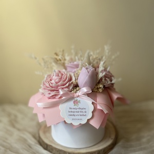 Gyertya virágbox (szójagyertyából) - Ma még menyasszony../Ma még vőlegény-kézműves ajándék bármilyen alkalomra - otthon & életmód - gyertya, illat, aroma - gyertya - Meska.hu