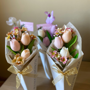 Illatos tulipán csokor (szójaviaszból) - kézműves ajándék Pedagógusnapra, Anyák napjára vagy más alkalomra - otthon & életmód - gyertya, illat, aroma - gyertya - Meska.hu