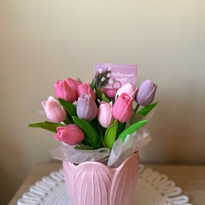 Tulipán illatviasz (szójaviaszból) kaspóval - Illatos ajándék bármilyen alkalomra - Meska.hu
