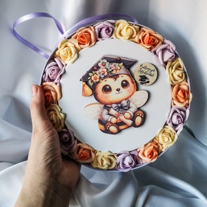 Falra akasztható ballagási emlék méhecskével, Otthon & Életmód, Dekoráció, Fali és függő dekoráció, Falra akasztható dekor, Virágkötés, MESKA