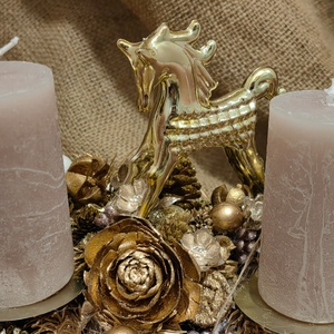 Arany színvilágú fahasábra ültetett adventi koszorú - karácsony - adventi díszek - adventi asztaldísz - Meska.hu