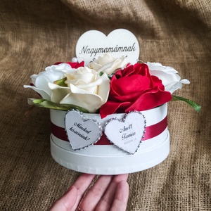 Vörös-barack-fehér köszöntő virágdoboz - esküvő - emlék & ajándék - szülőköszöntő ajándék - Meska.hu