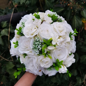 Fehér hangsúlyos esküvői csokor - esküvő - menyasszonyi- és dobócsokor - Meska.hu