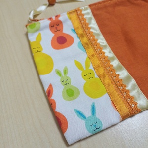 Narancssárga nyulas nesszeszer - Meska.hu