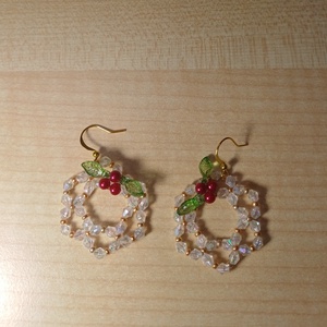 Gyöngykoszorú magyallal fülbevaló - ékszer - fülbevaló - lógós kerek fülbevaló - Meska.hu