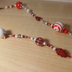 Piros-fehér nyaklánc, Ékszer, Nyaklánc, Bogyós nyaklánc, Ékszerkészítés, Gyöngyfűzés, gyöngyhímzés, MESKA