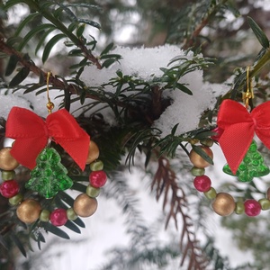 Adventi koszorú fülbevaló fenyőfával, Ékszer, Fülbevaló, Lógós kerek fülbevaló, Ékszerkészítés, Gyöngyfűzés, gyöngyhímzés, MESKA