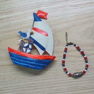 Tengerész hangulatú karkötő fém hallal - ékszer - karkötő - gyöngyös karkötő - Meska.hu